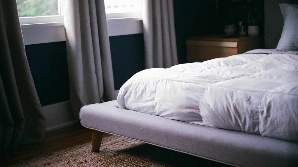 Bett mit Bettbezug